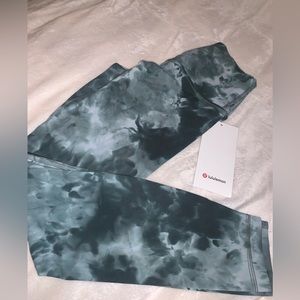 Lulu lemon align leggings. Size 4. 25 inch.